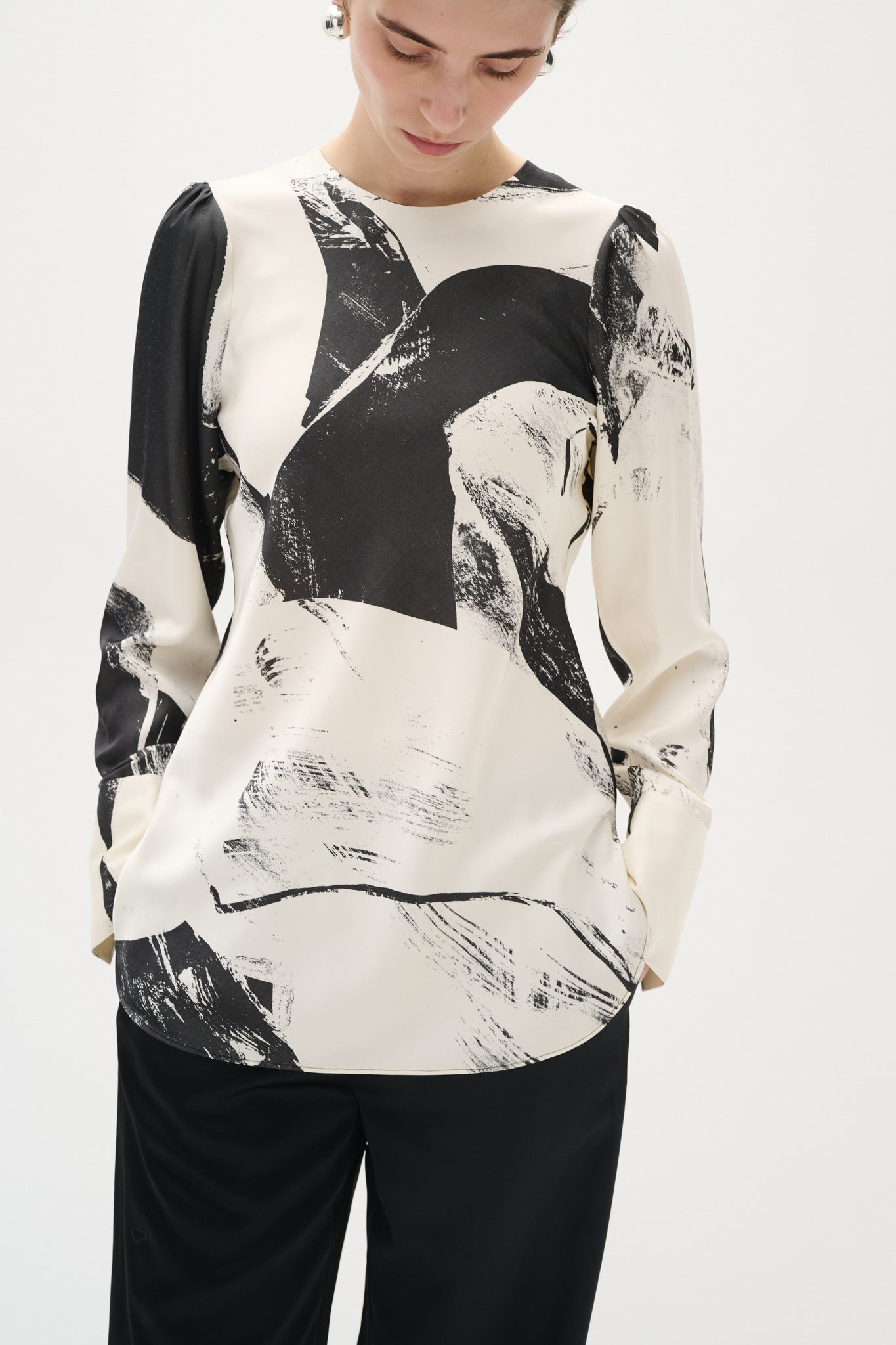 In Wear Valerie Blouse, Neutral Art