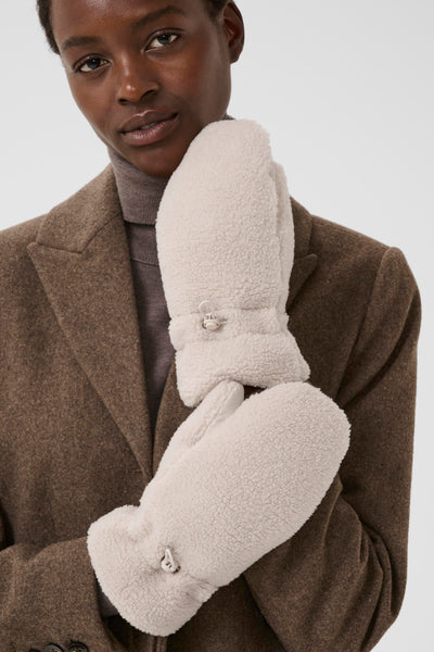 Part Two Saisa Mittens, Moonbeam