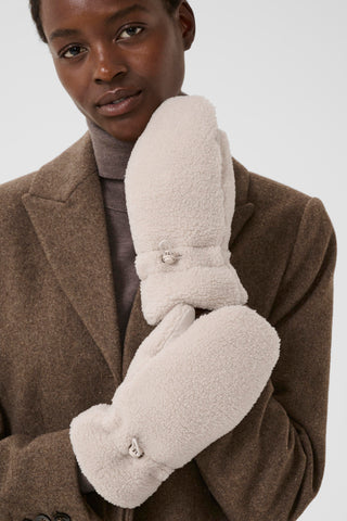 Part Two Saisa Mittens, Moonbeam