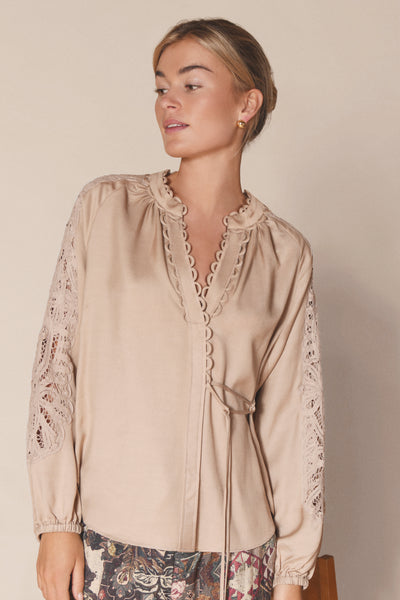 Gustav Phia Blouse, Sandstone