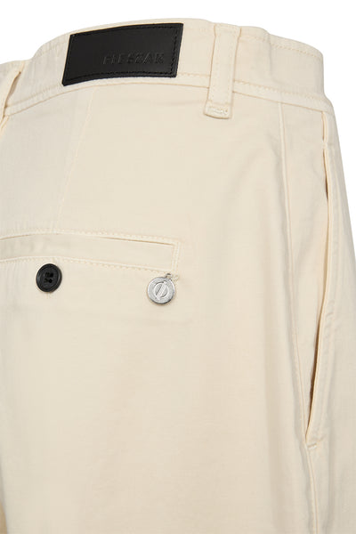 Pieszak Birkin Weekend Cropped Chino, Oyster White