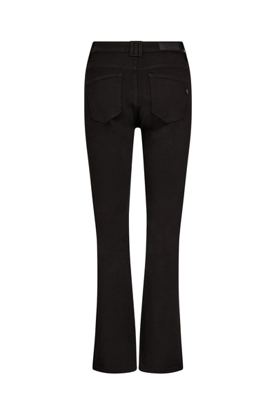 Pieszak Jelena Jeans, Beyond Black