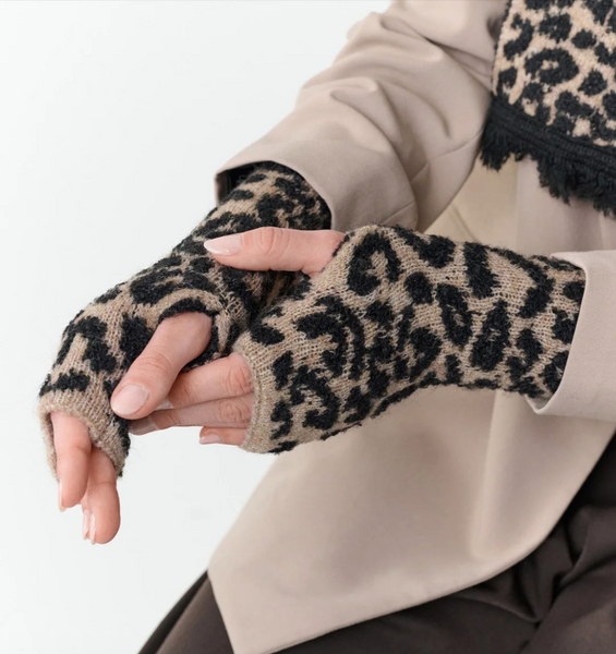 Fraas Sustainability Edition - Wrist Warmers in Leopard