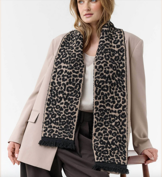 Fraas Sustainability Edition - Narrow Knitted Scarf with Leopard Print