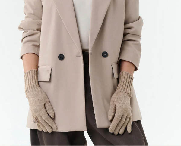 Fraas Knitted gloves with a sewn-on ring appliqué, Cafe au Lait