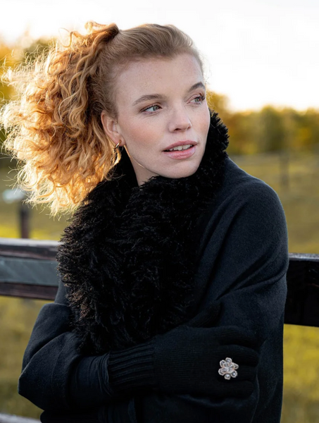 Fraas Knitted gloves with a sewn-on ring appliqué, Caviar