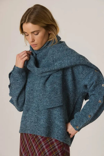 Indi and Cold Scarf,  Blue Fleck
