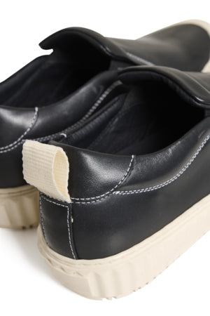 In Wear Nice Sneakers, Black